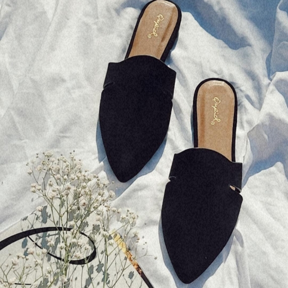 🆕️Fall Must Have Collection// Black Flats - Picture 4 of 4